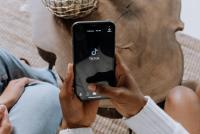 Doi tineri, obligați să se căsătorească după au făcut ASTA pe TikTok/ FOTO: pexels@ cottonbro studio