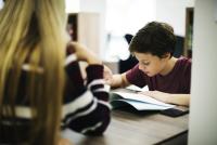 Ministerul Educației propune noi reguli pentru olimpiadele școlare / FOTO: freepik.com @rawpixel.com