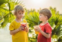 „Sunt bombe cu ceas!” Cele 5 alimente pe care pediatrii nu le-ar da niciodată propriilor copii: „Pot afecta grav sănătatea celor mici” / FOTO: freepik.com @galitskaya