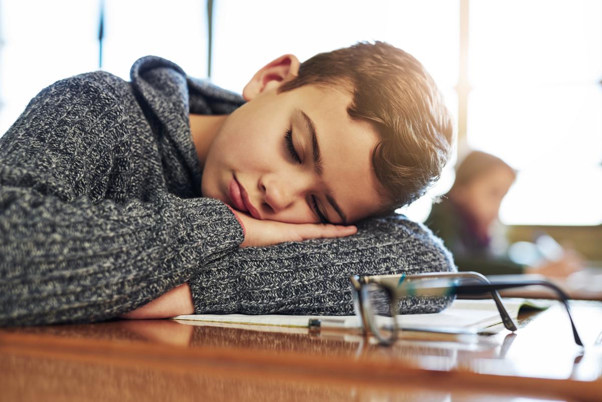 Povești de la Bacalaureat care stârnesc și zâmbete, și îngrijorare: Un elev a adormit în timpul examenului. Specialistul Ovidiu Pânișoară avertizează că „nu avem grijă să creștem oameni” / FOTO: freepik.com @The Yuri Arcurs Collection