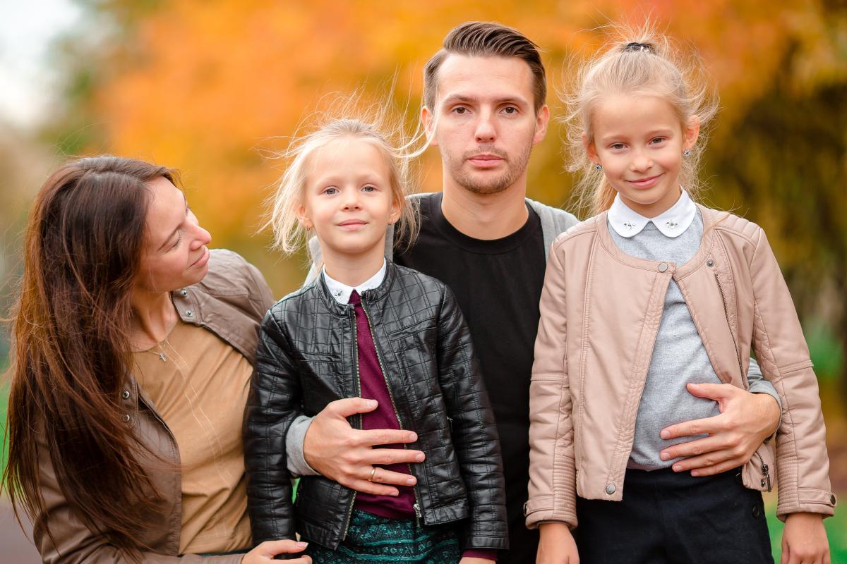 Studiu: 5 semne subtile că un părinte favorizează un copil. Peste 65% dintre familii resimt efectele negative / FOTO: freepik.com @travnikovstudio