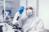 Primul caz uman de parazit care mănâncă țesuturile, confirmat de medici. Specialiștii trag un semnal de alarmă asupra infecțiilor care pot fi fatale / FOTO: freepik.com @DC Studio