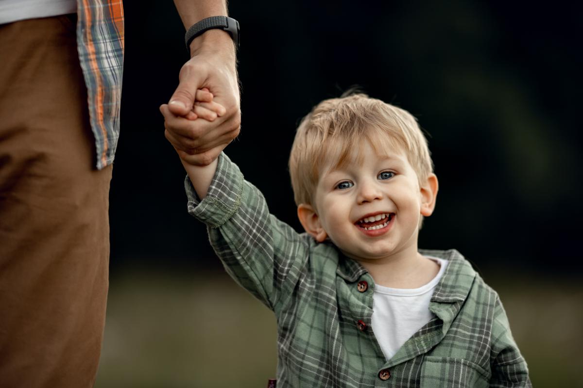 „Am lucrat cu peste 1.000 de copii. Expresia nr. 1 pentru a-ți valida copilul la orice vârstă!” Este un „instrument puternic”, conform unui expert în parenting / FOTO: freepik.com @Katyagorphoto
