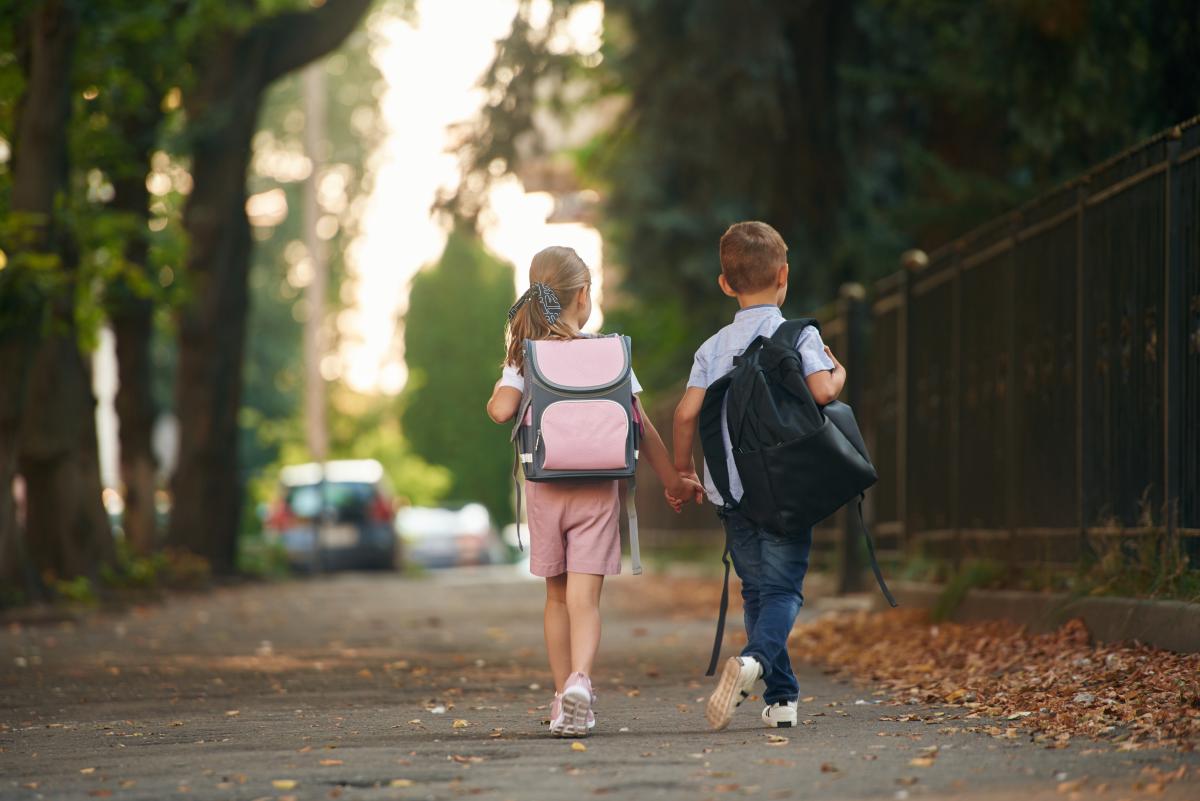 „Orar mascat”: Program în 3 schimburi în unele școli. Reacţia ministrului Educaţiei / FOTO: freepik.com @standret