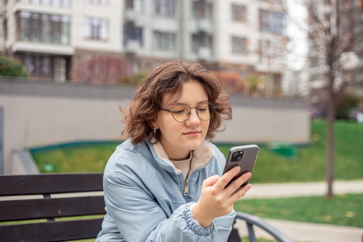 În acest oraș s-a stabilit o regulă prin care timpul zilnic petrecut în fața ecranelor, în afara orelor de muncă, să fie limitat la maximum 2 ore pe zi / FOTO: freepik.com@pvproductions