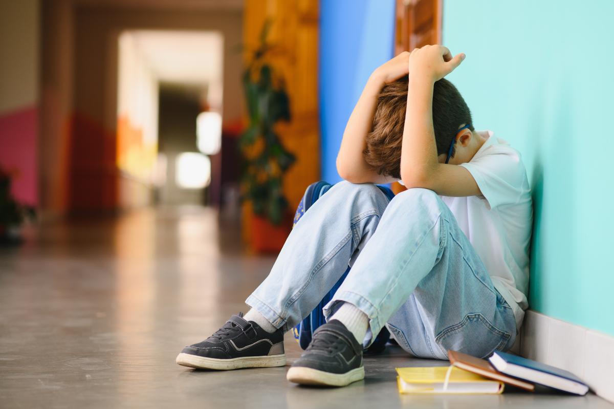 Măsura pentru elevii care răspund nepoliticos profesorilor sau au un comportament agresiv stârnește nemulțumiri. Director: „Nu e corectă pentru copii!” / FOTO: freepik.com @hryshchyshen
