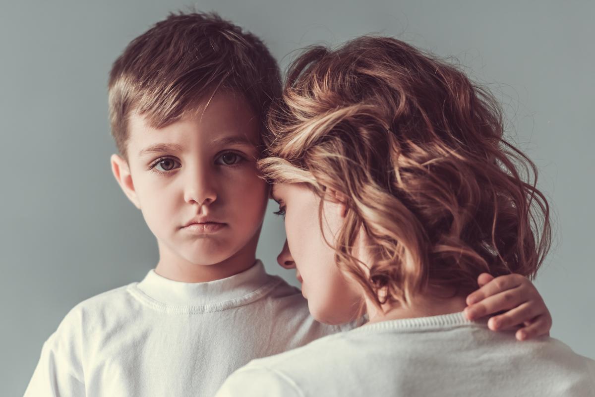 Moduri în care trauma din copilărie îți influențează creșterea copiilor, potrivit experților în psihologie: E un fenomen de „erori de atribuire a sursei” / FOTO: freepik.com @vgstockstudio