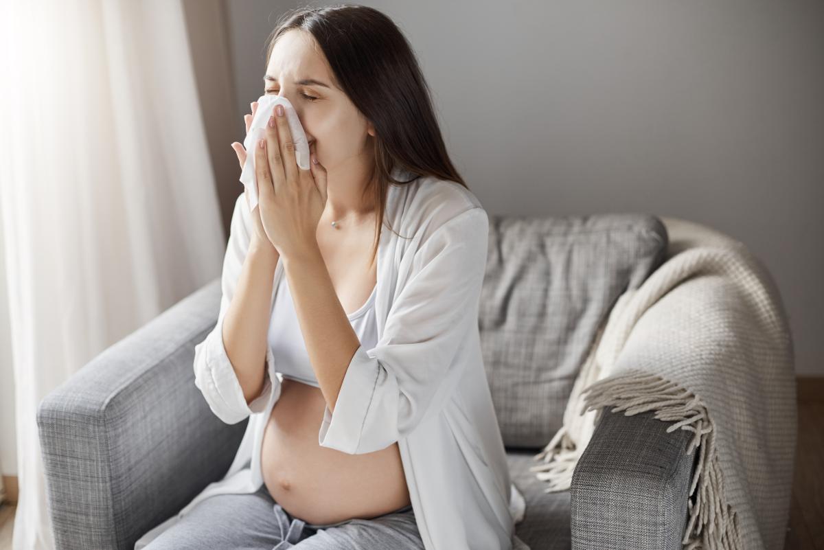 Prof. univ. dr. Victoria Aramă, despre vaccinul antigripal: „La gravide, reticența la vaccinare este maximă. Avem până la 10 decese anual la gravide din cauza gripei severe” / FOTO: Freepik.com@lookstudio