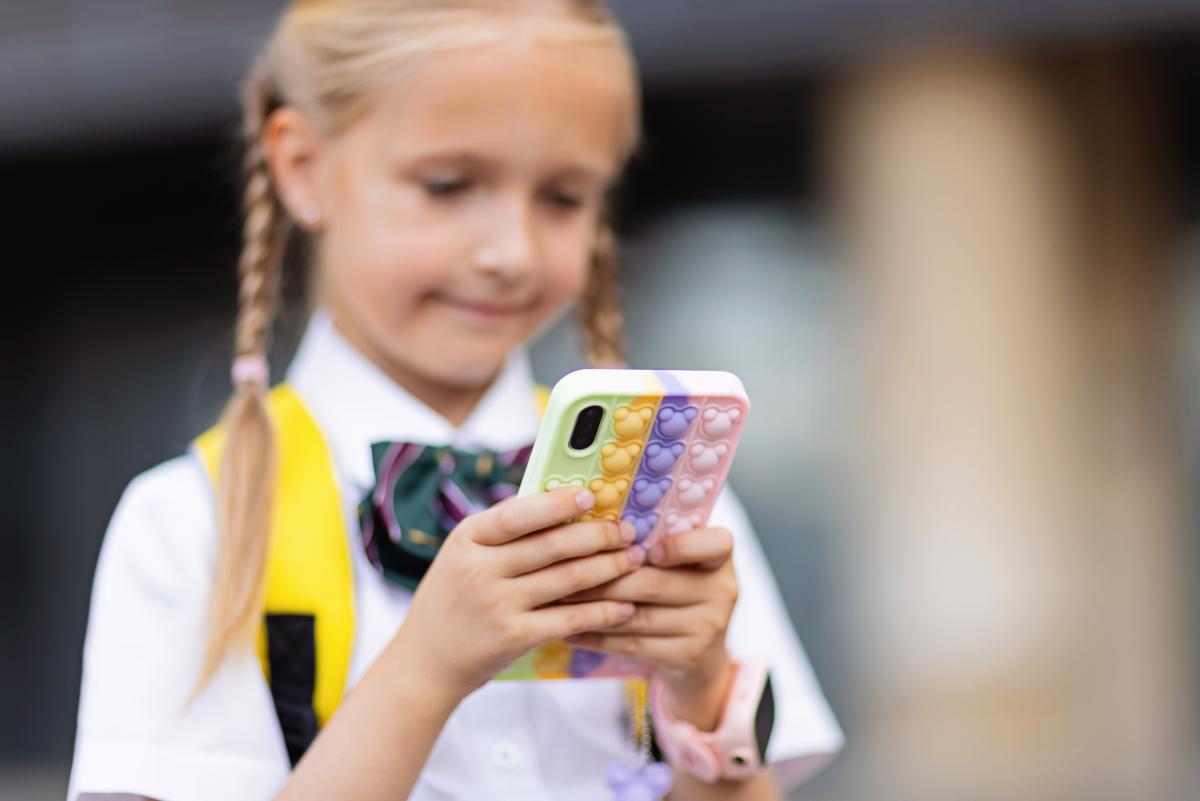 Telefoanele dispar din școli: interdicție adoptată într-o altă țară / FOTO: freepik.com@eyeem