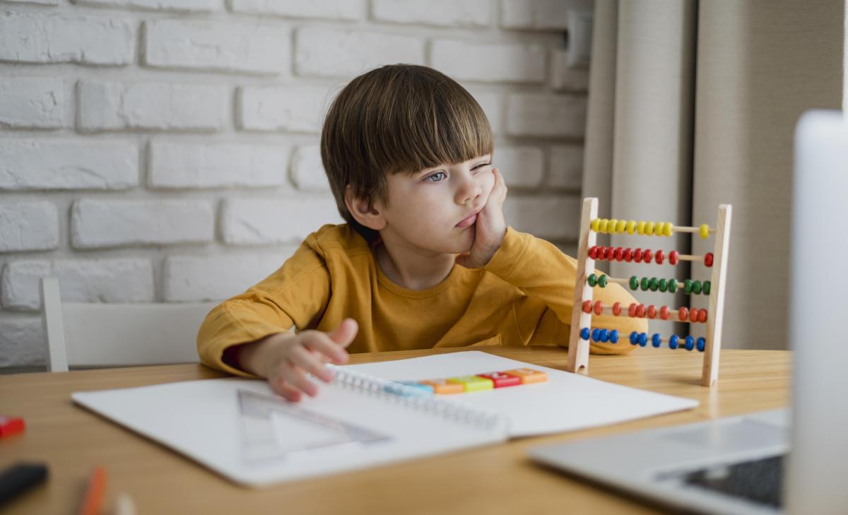 Trucuri pe care copiii de azi nu le învață la școală, dar le-ar economisi mult timp / foto: freepik.com@freepik