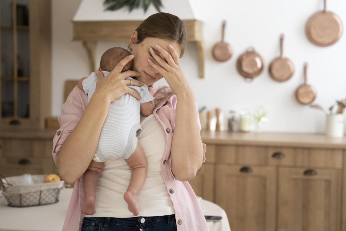 Un sfert dintre mamele de peste 35 de ani nu știu ce este depresia post-partum / FOTO: freepik.com@freepik