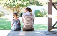 5 cuvinte interzise pe care părinții de astăzi trebuie să le readucă în vocabularul lor! Experți: „Metoda de parenting blând i-a îndepărtat de scopul real al educației” / FOTO: freepik.com @muqddas65