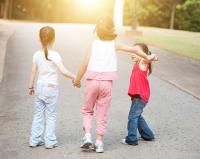 „A avea trei copii azi e ca și cum ai fi avut cinci în anii ’90!” O mamă a devenit virală pe TikTok după ce a făcut comparații între familiile din trecut și cele de azi / FOTO: freepik.com @EyeEm
