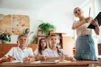 Calitatea Educației, sub asediu. Prof. Andreia Bodea: Există o tendință îngrijorătoare de intrare în sistem a unor cadre didactice „mai slabe decât elevii” / FOTO: freepik.com @standret