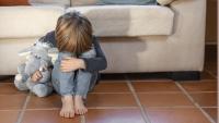 Ce spun specialiștii că simt copiii crescuți de părinți care aproape niciodată nu sunt disponibili / FOTO: freepik.com@freepik