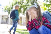 Copilul tău are tendința să-și lovească colegii de clasă sau frații? Iată cum să reacționezi corect, potrivit unui celebru psiholog: „Nu îl amenința. Nu îl face de rușine” / FOTO ILUSTRATIV: freepik.com @lev.studio.x