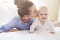 De ce unele mame aleg cariera în loc să stea acasă cu copiii/ foto: freepik.com@gpointstudio