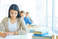Elevii care obțin media maximă la examenele de Bacalaureat și Evaluare Națională vor fi răsplătiți financiar și în acest an / foto: freepik.com@pressfoto