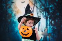 Halloween-ul nu sperie copiii: să-l sărbătorești îi ajută să-și gestioneze frica și să-și câștige încrederea / FOTO: Freepik.com@freepik
