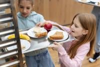 Laptele, fructele și legumele pentru elevi: ce noutăți pregătește Guvernul / FOTO: freepik.com@freepik