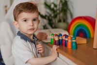 „Puteți da liniștiți paracetamol copilului căci nu ACESTA este macazul care deraiază creierul către TSA!” Dr. Mihai Craiu atrage atenția asupra pericolului pseudoștiinței / FOTO: freepik.com @malik21nalik