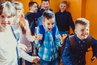 Școala asediată: Cum „Statutul Elevului” subminează autoritatea didactică? Prof. Andreia Bodea: Unii părinți ajung la „amenințări” la cele mai mici observații, percepându-le ca pe un atac / FOTO: freepik.com @EyeEm