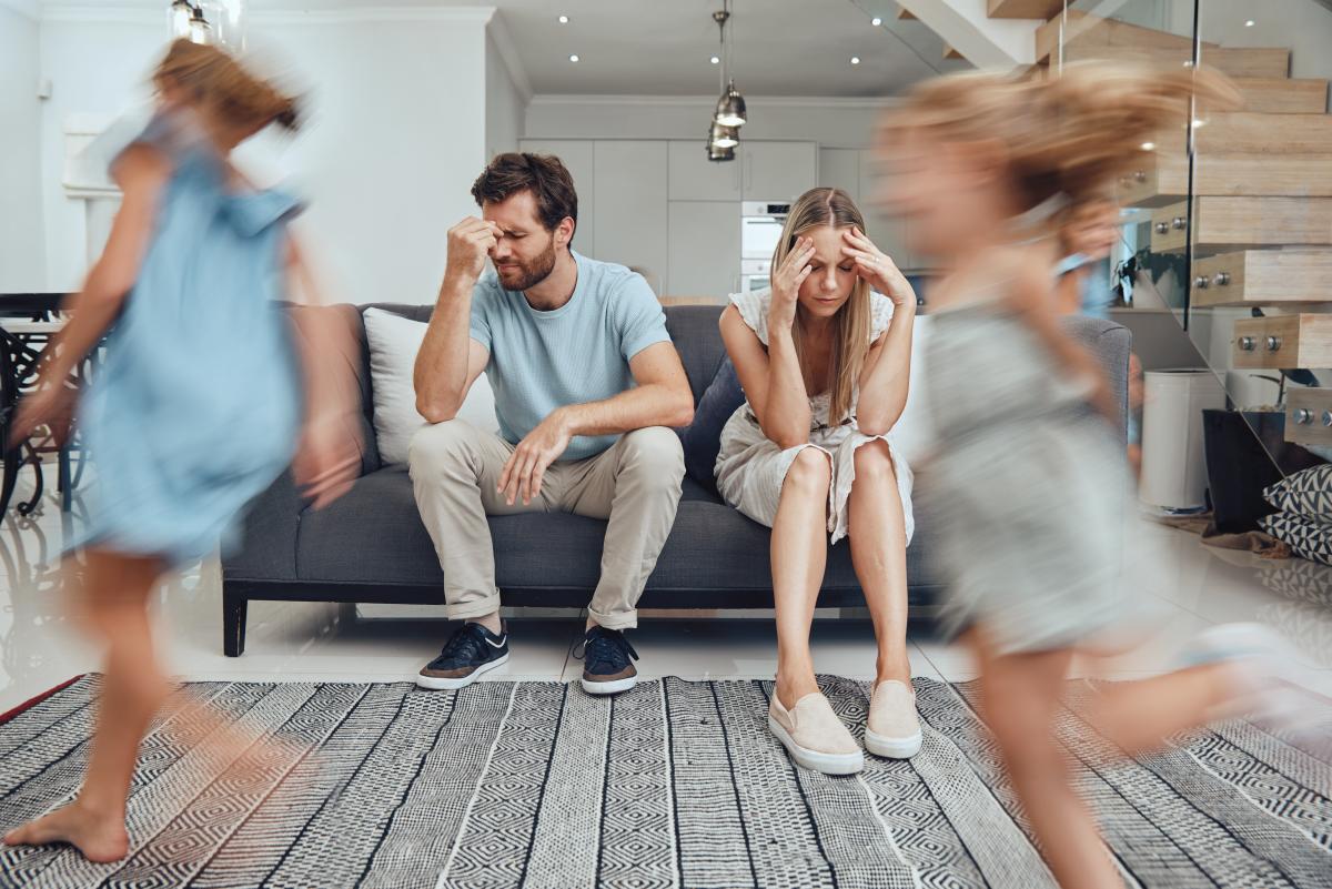 Acest obicei dăunător al părinților slăbește mintal copilul. Expert parenting: „Recunoașteți aceste semne și acționați!” / FOTO: freepik.com @The Yuri Arcurs Collection