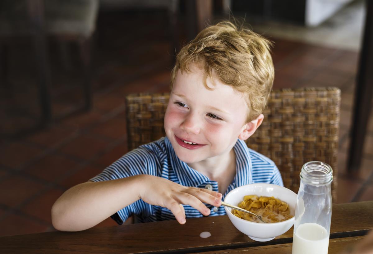 Atenție, părinți! Iată câtă proteină trebuie să consume copiii pe zi / FOTO: Freepik.com@rawpixel.com