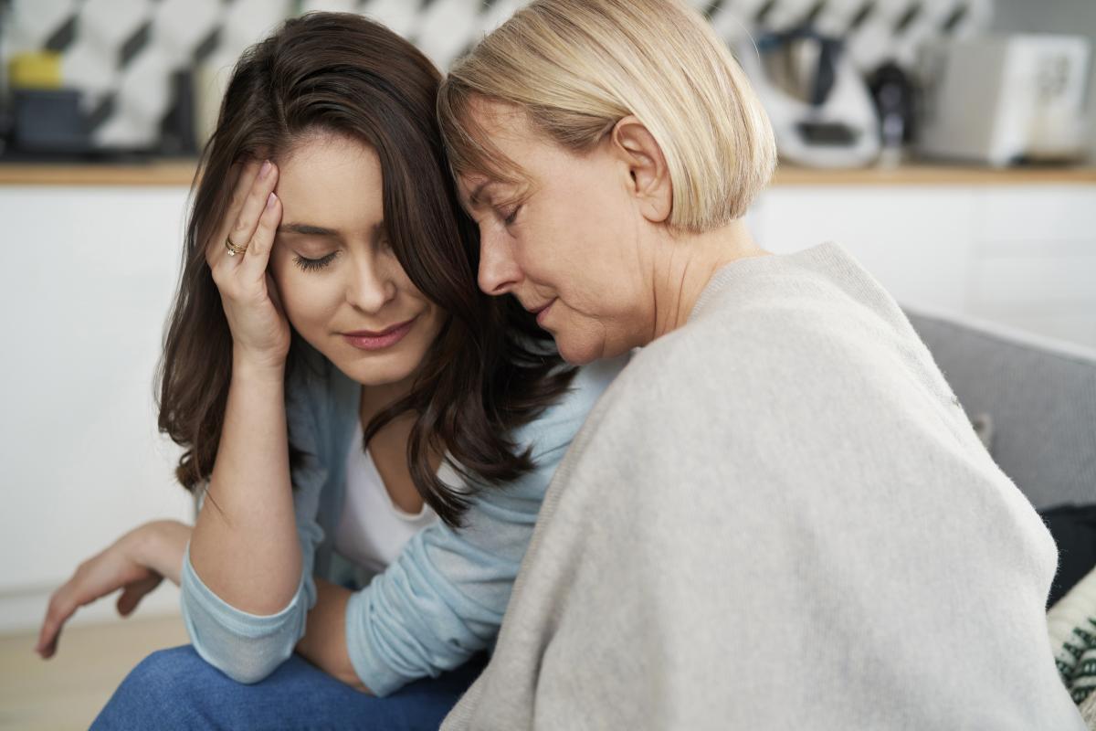 Când copilul tău adult evită aceste întrebări, este un semn că ascunde ceva serios / FOTO: Freepik.com@bizon