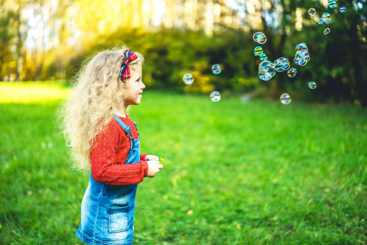 Cercetătorii susțin că aceste abilități de la 7-10 ani pot prezice succesul profesional de mai târziu: „Nu sunt un accesoriu al educației, ele sunt fundamentul” / FOTO: freepik.com @bedya