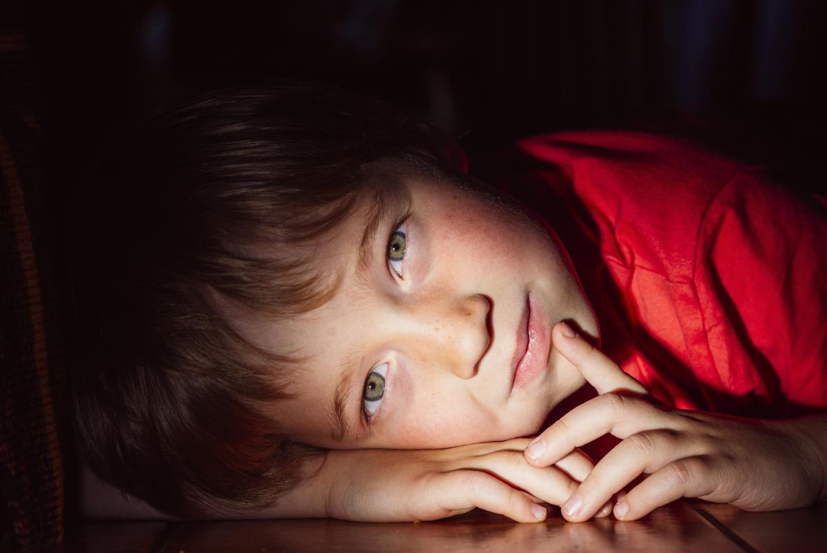 Copiii care vor să mulțumească pe toată lumea devin adulți nefericiți. 3 soluții pentru a preveni asta, potrivit psihologului Becky Kennedy / FOTO: freepik.com @user20119892