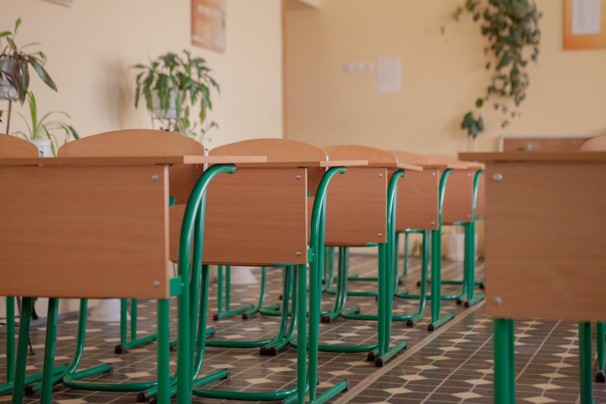 Încă un județ din țară închide școlile și grădinițele din cauza Codului roşu de ploi abundente / FOTO: freepik.com @volody10