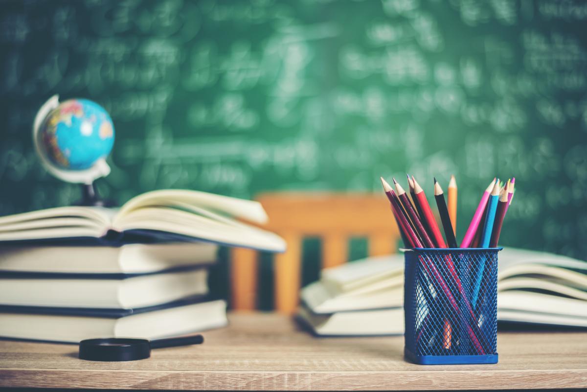 Ministerul Educației propune desființarea a peste 14.000 de posturi în școli / FOTO: freepik.com@jcomp