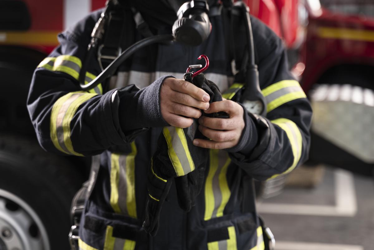 O mamă s-a închis cu fiul ei de 5 ani în casă și a dat foc locuinței. „Avea un băiețel așa isteț” / FOTO: freepik.com@freepik
