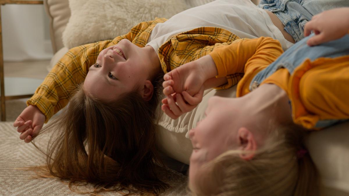 Părinții din întreaga lume dezvăluie cele mai hilare trucuri de parenting pe care le folosesc pentru a-i face pe copii să asculte / FOTO: freepik.com @jet-po