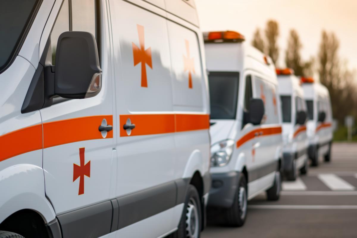 Un copil a murit, iar mama și surorile lui au ajuns la spital după ce ar fi mâncat crenvurști / FOTO ILUSTRATIV: freepik.com @gazevka