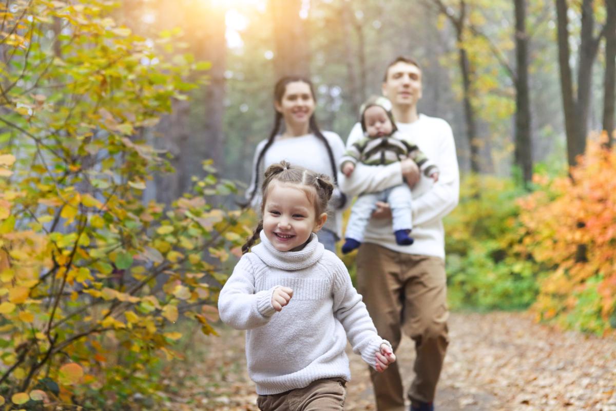 Vrei copii creativi și independenți? Un psihiatru de la Harvard recomandă acest stil de parenting: „delfin” / FOTO: freepik.com @EyeEm