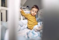 4 semne timpurii ale autismului la bebeluși pe care părinții pot să le observe acasă, în primele luni de viață. Pediatru: „Un diagnostic precoce schimbă vieți” / FOTO ILUSTRATIV: freepik.com @dusanpetkovic