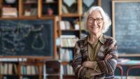 Prof. univ. dr. Lavinia Betea: „Mi se pare o blasfemie, ceva care încalcă legile firii, când vezi câte un tânăr cu câte 6-7 facultăți absolvite, cu nu știu câte masterate”/ FOTO: freepik.com@jomkwan