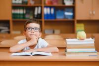 Elevii care par „visători” în clasă ascund de fapt această abilitate rară. Studiile arată că au șanse mari de succes ca adulți / FOTO: freepik.com @hryshchyshen