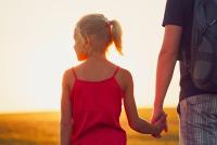 Expert în parenting: „Unul dintre cele mai bune lucruri pe care le-am făcut când s-au născut copiii mei! Mă pregătesc pentru momentele dificile de boală, durere sau pierdere” / FOTO ILUSTRATIV: freepik.com @EyeEm