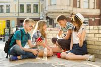 Influența negativă a anturajului și riscul consumului de droguri la adolescenți. Oana Moraru: „Mulți adolescenți vor trece prin toate substanțele care sunt la îndemână” / FOTO ILUSTRATIV: freepik.com @vh-studio