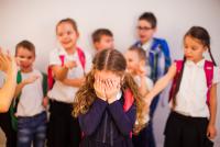 Profesor și expert în infracțiuni împotriva minorilor: „Părinții sunt 100% responsabili pentru bullying! Sunt în spatele multor erori din lanțul de hărțuire” / FOTO: freepik.com @oksix