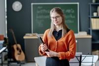 Profesorii universitari contestă masteratul didactic de 1-1,5 ani: „Dacă vrem să facem ceva serios, este să nu se poată intra în învăţământul liceal fără un master de specialitate” / FOTO: Freepik.com@ana tolipova