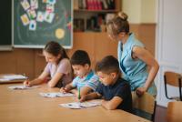 Programul de ore remediale stârneşte revoltă: Părinţii furioși acuză Ministerul Educației de discriminare, iar alții spun că sunt chemaţi ilegal la şcoală / FOTO: freepik.com @gritsiv