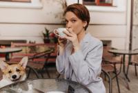 Studiu: ora la care bei cafeaua contează mai mult decât cantitatea / FOTO: Freepik.com@lookstudio
