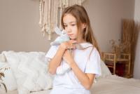 Un ginecolog explică vârsta la care poate apărea prima menstruație la fetițe: „Dacă dezvoltarea începe înainte de vârsta de 8 ani, este considerată anormală” / FOTO: freepik.com @boltenkovaolesya