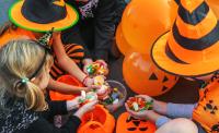 Vezi cum își gestionează copilul bomboanele de Halloween! Expert financiar: „E practic un test de personalitate pentru succesul viitor!” / FOTO: freepik.com @yanadjana