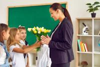 Ziua Educației. Cele mai frumoase mesaje pentru învățători și profesori, cei care schimbă vieți în fiecare zi / FOTO: freepik.com @tanzidabristry