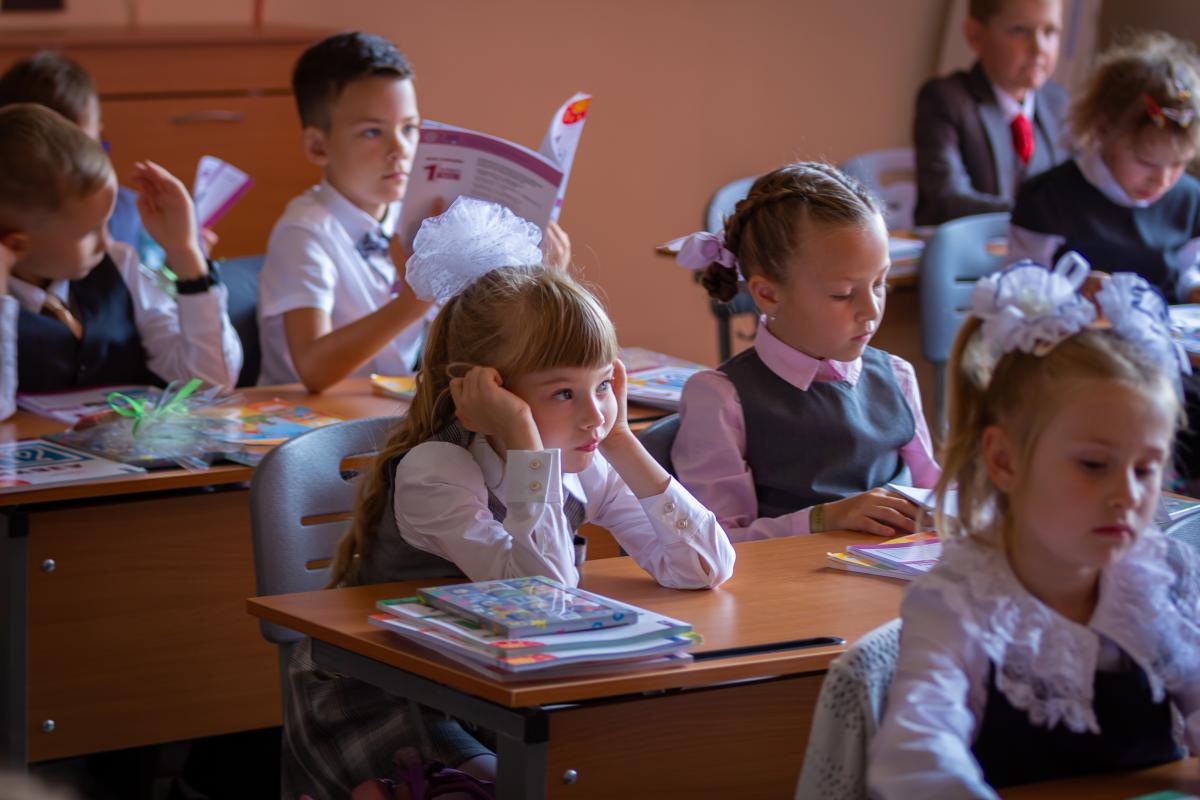 Atenția, aclamată drept noua inteligență. Învățătoare: „Observ de la an la an că se diminuează din ce în ce mai mult. Familiile pot (și ar trebui) să antreneze atenția copiilor lor” / FOTO: freepik.com @pozdnikovklinker-1